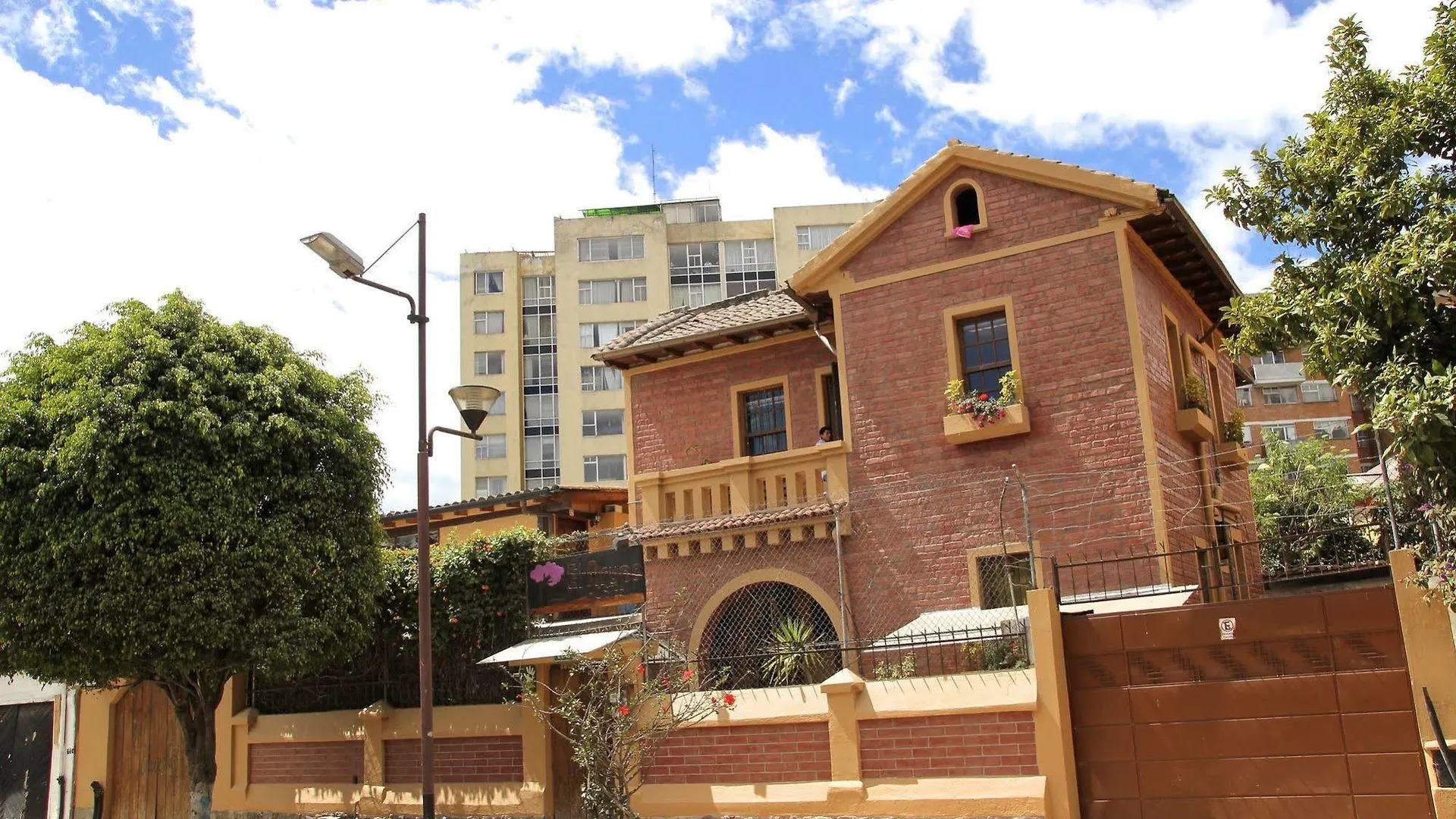 Arupo Bed And Breakfast Quito Albergue