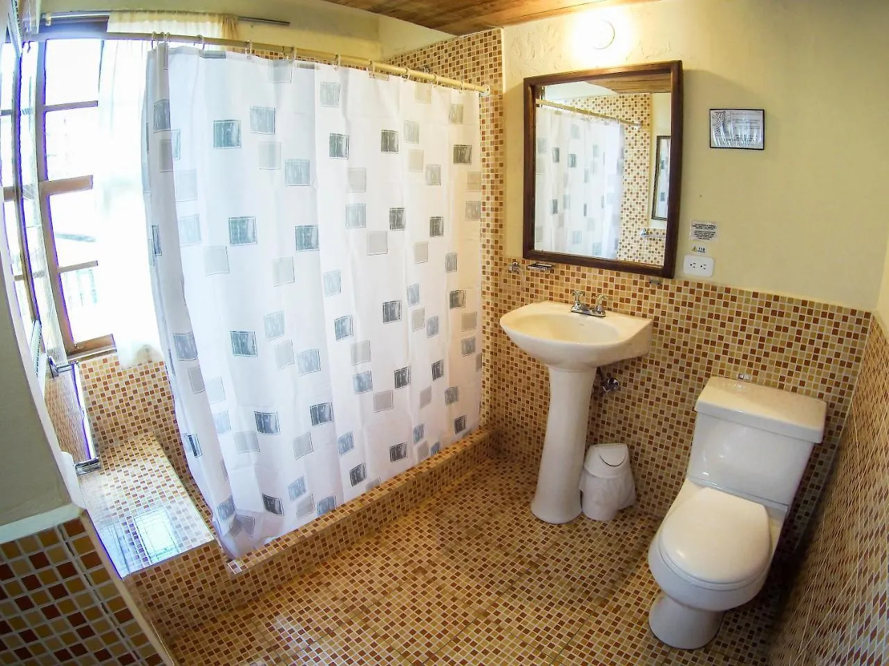 Arupo Bed And Breakfast Quito Albergue