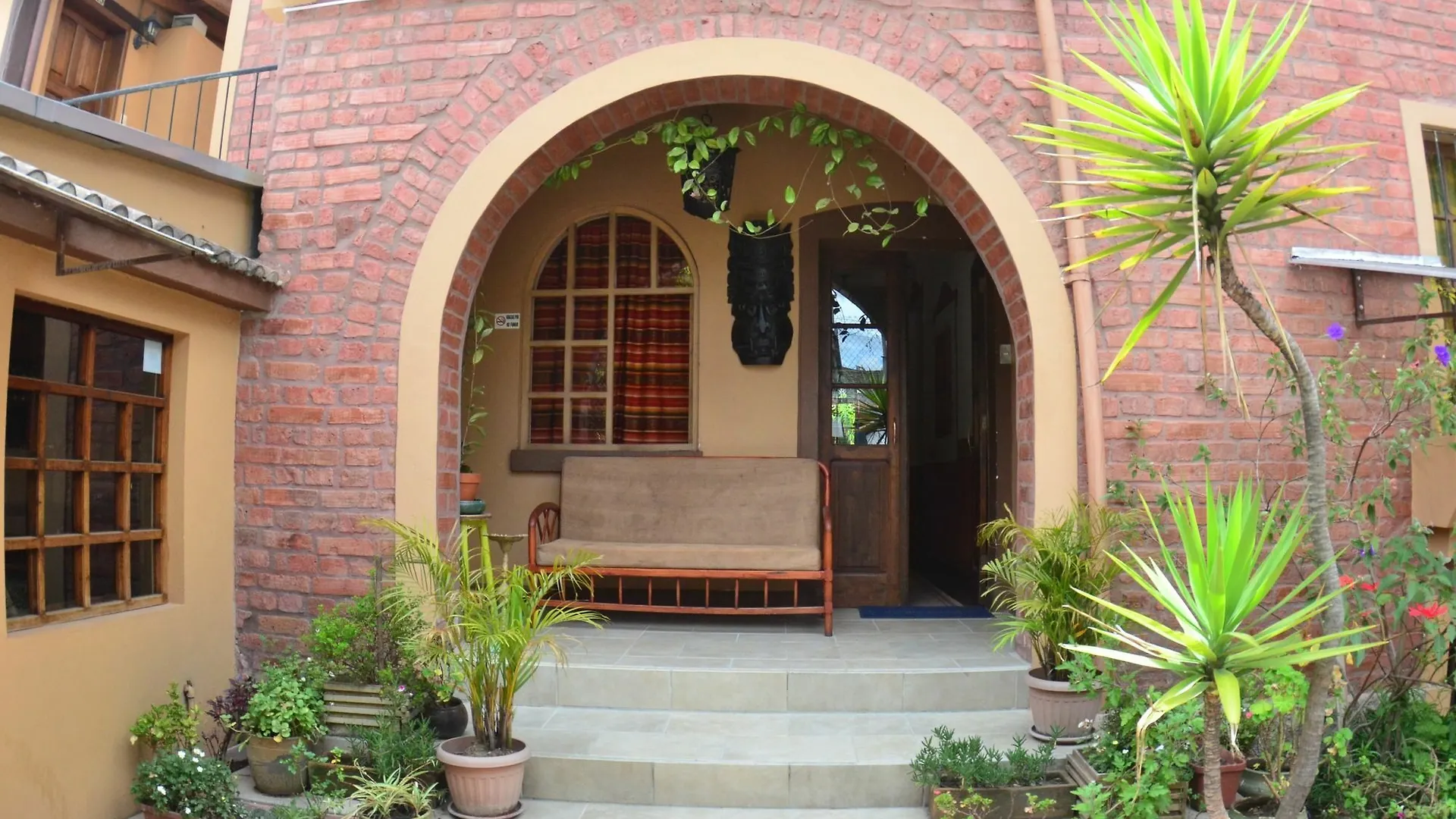 Arupo Bed And Breakfast Quito Albergue